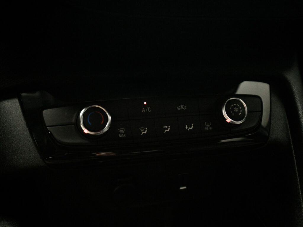 Equipamiento de Opel Corsa